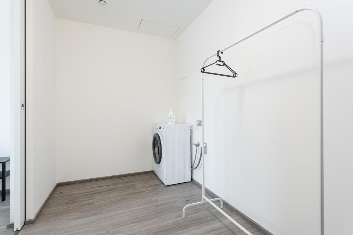 Yellow Apartment With Parking Прага Екстериор снимка