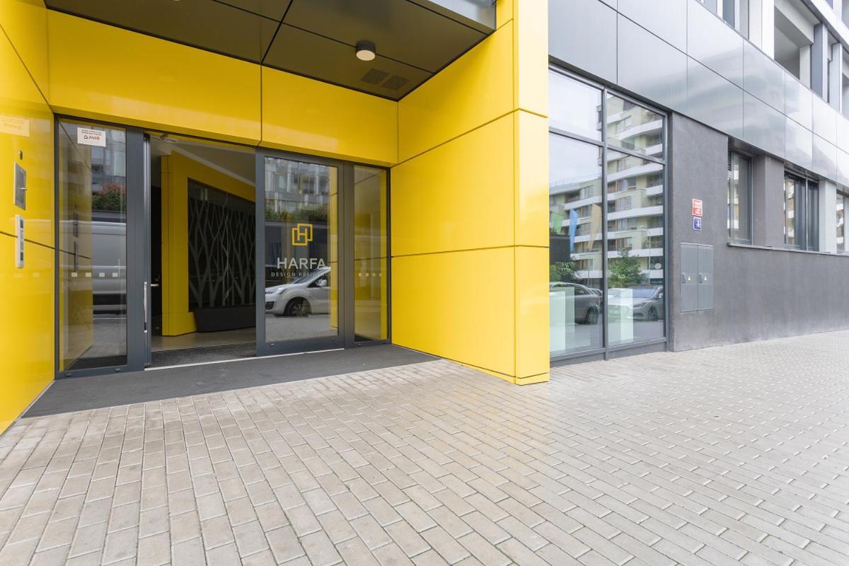 Yellow Apartment With Parking Прага Екстериор снимка